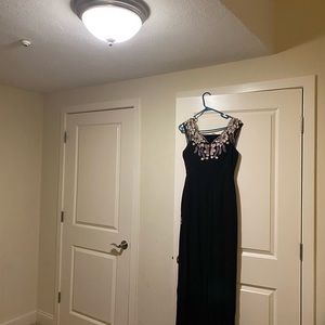 Woman’s dress size 6